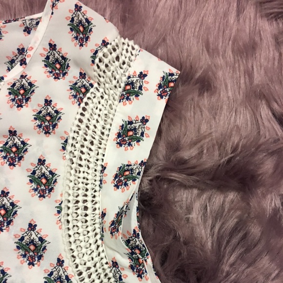 Multi Colored Patterned Spring Tunic Top - Picture 3 of 4